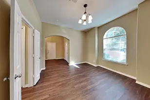 913 Almond St, Baytown, TX 77521 - Photo 8