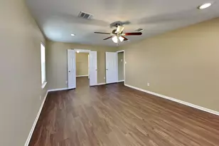 913 Almond St, Baytown, TX 77521 - Photo 12