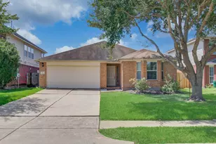 13915 Fort Nelson Dr, Houston, TX 77083 - Photo 2