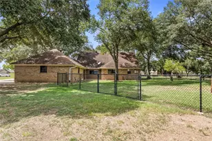 3503 Quail Cir, Sealy, TX 77474 - Photo 38