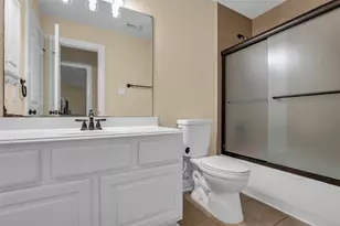 2 Glistening Pond Pl, The Woodlands, TX 77382 - Photo 18