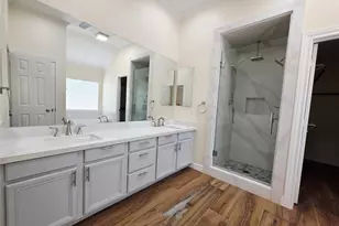 911 Beechgrove Dr, Webster, TX 77058 - Photo 12