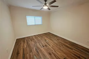 911 Beechgrove Dr, Webster, TX 77058 - Photo 10
