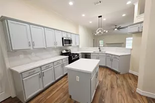 911 Beechgrove Dr, Webster, TX 77058 - Photo 4