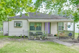 1104 Mabry Rd, Baytown, TX 77520 - Photo 1
