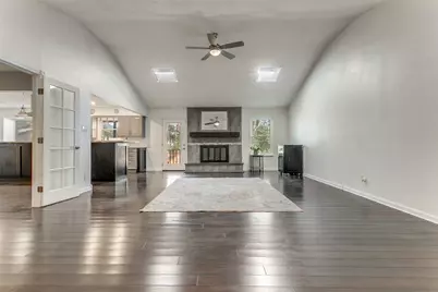 948 Spring Hills Drive, New Braunfels, TX 78130 - Photo 2