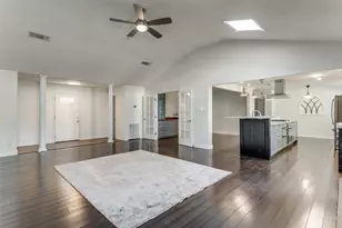 948 Spring Hills Dr, New Braunfels, TX 78130 - Photo 6