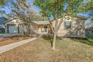 948 Spring Hills Dr, New Braunfels, TX 78130 - Photo 2