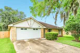 105 Sugar Cane Trce, Lake Jackson, TX 77566 - Photo 2