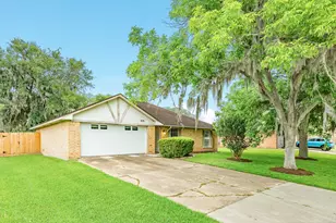 105 Sugar Cane Trce, Lake Jackson, TX 77566 - Photo 1