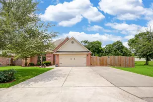 1000 Cardinal Dr, Richwood, TX 77566 - Photo 2