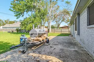526 Tall Timber Dr, West Columbia, TX 77486 - Photo 24
