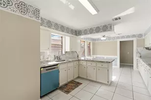 7231 Granvia Dr, Houston, TX 77083 - Photo 16