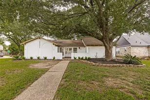 10903 Holly Springs Dr, Houston, TX 77042 - Photo 2