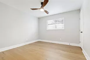 10903 Holly Springs Dr, Houston, TX 77042 - Photo 8