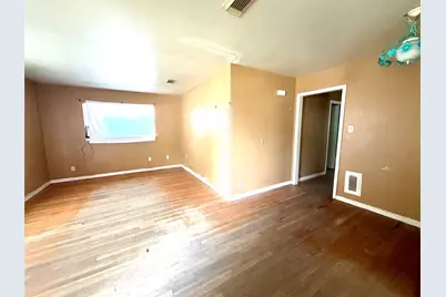 208 Richmond Street, Angleton, TX 77515 - Photo 2