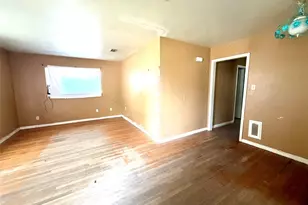 208 Richmond St, Angleton, TX 77515 - Photo 2