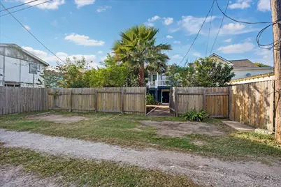 3215 Bernardo De Galvez Avenue, Galveston, TX 77550 - Photo 18