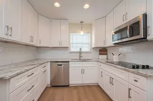 10306 Bob White Dr, Houston, TX 77096 - Photo 10