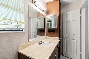 9106 Sharpview Dr, Houston, TX 77036 - Photo 18