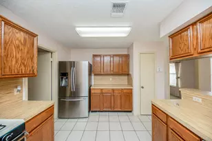 13211 Rosstown Dr, Sugar Land, TX 77478 - Photo 14