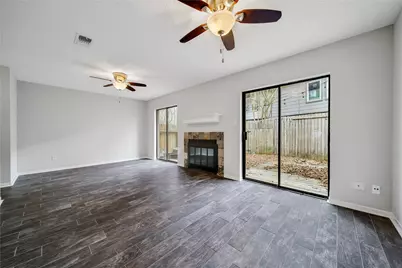 10 E Willowwood Court, The Woodlands, TX 77381 - Photo 8