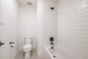 2010 Southern Landings Dr, Manvel, TX 77583 - Photo 40