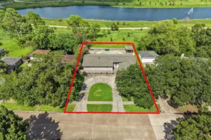 15319 Diana Ln, Houston, TX 77062 - Photo 2