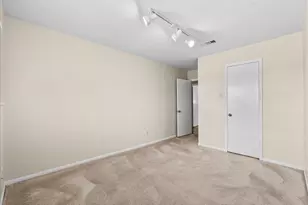 15319 Diana Ln, Houston, TX 77062 - Photo 32