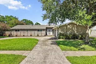 15319 Diana Ln, Houston, TX 77062 - Photo 4