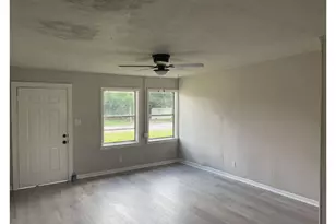 5934 Southtown St, Houston, TX 77033 - Photo 4