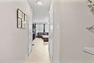 12707 Sandbur Valley Way, Houston, TX 77045 - Photo 4