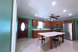 138 Blanchard Loop, Danbury, TX 77534 - Photo 4