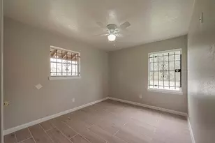 5874 Reed Rd, Houston, TX 77033 - Photo 22