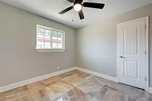 8915 Klondike St, Houston, TX 77075 - Photo 12