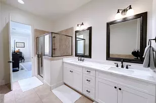 939 Queen Annes Rd, Houston, TX 77024 - Photo 32