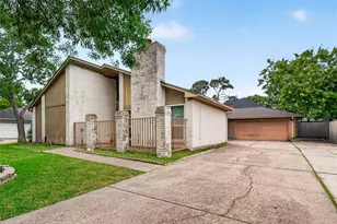 12811 Hidden Castle Dr, Houston, TX 77015 - Photo 2