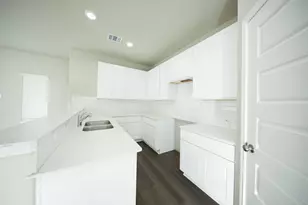 9209 Crestone Peak Dr, Willis, TX 77318 - Photo 6