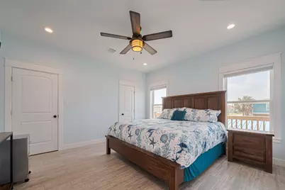 1126 Island Boulevard, Crystal Beach, TX 77650 - Photo 16