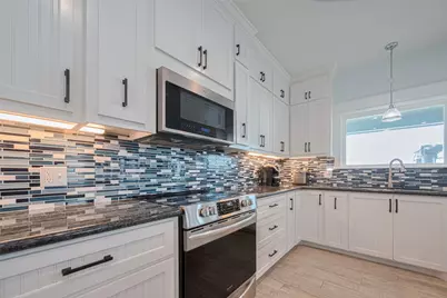 1126 Island Boulevard, Crystal Beach, TX 77650 - Photo 14