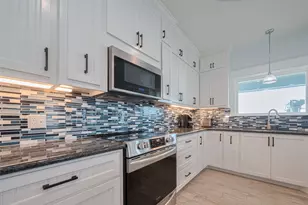 1126 Island Blvd, Crystal Beach, TX 77650 - Photo 14