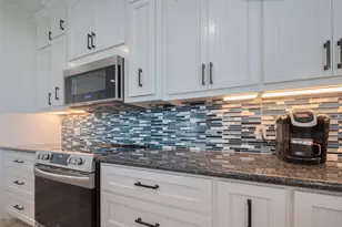 1126 Island Blvd, Crystal Beach, TX 77650 - Photo 12