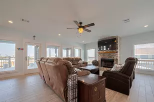 1126 Island Blvd, Crystal Beach, TX 77650 - Photo 8