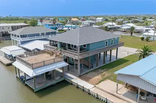 1126 Island Blvd, Crystal Beach, TX 77650 - Photo 44