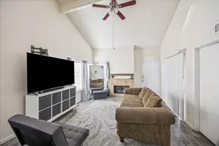 6317 Peacock Hills Dr, Houston, TX 77035 - Photo 2