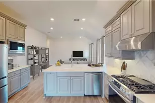 2813 Ravine Bluffs Ct, League City, TX 77573 - Photo 4