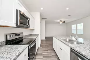 7810 Carrotwood Ct, Houston, TX 77049 - Photo 6