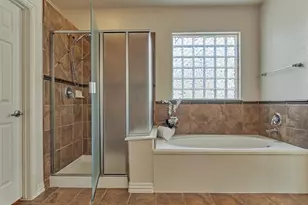 66 W Frontera Cir, The Woodlands, TX 77382 - Photo 22