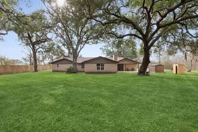 185 Hunters Lane, Sweeny, TX 77480 - Photo 14