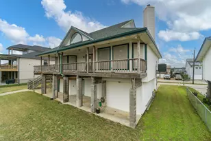 547 Pompano St, Bayou Vista, TX 77563 - Photo 4